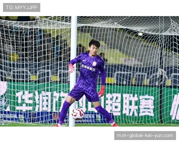 青岛西海岸门将李昊多次化解单刀 虽球队落败个人表现获认可